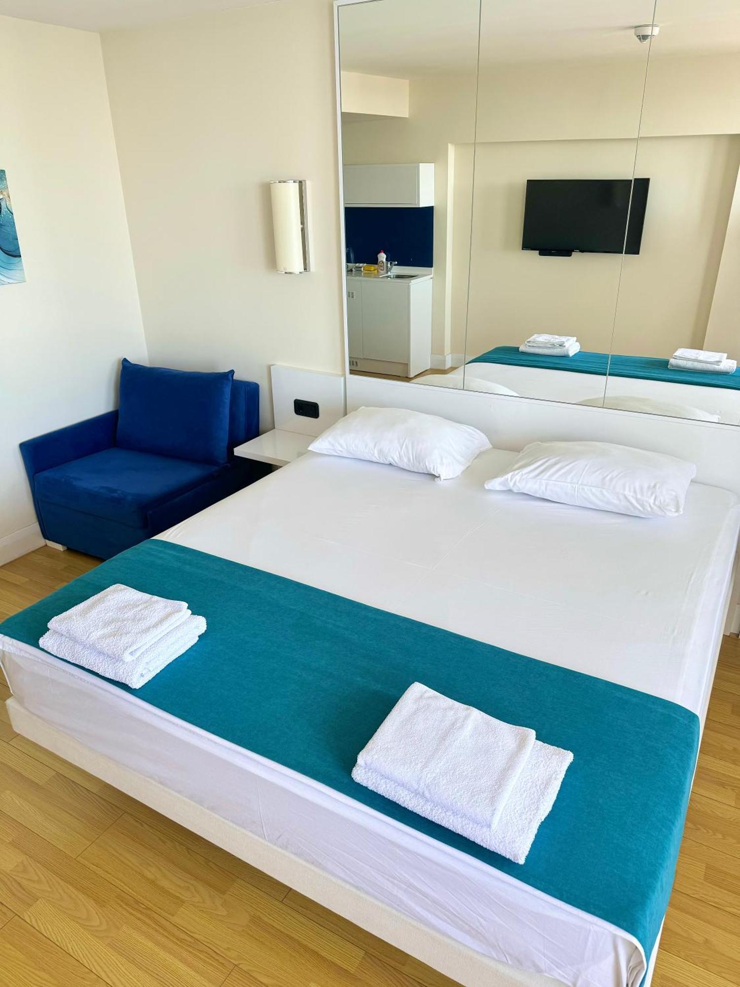Lux Apartaments バトゥーミ エクステリア 写真